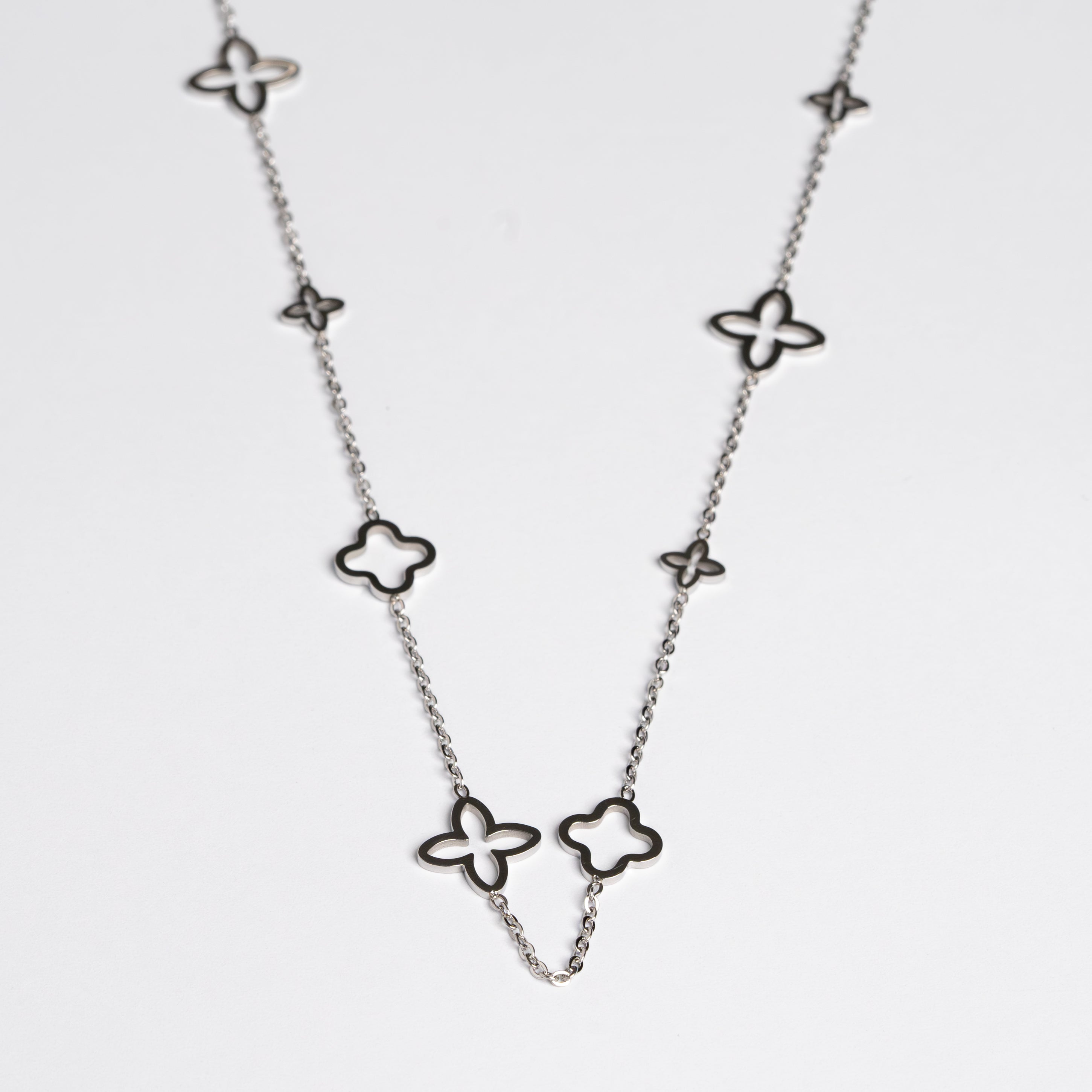 Infinity Clover Halskette